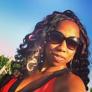 Meet your Posher, Amina